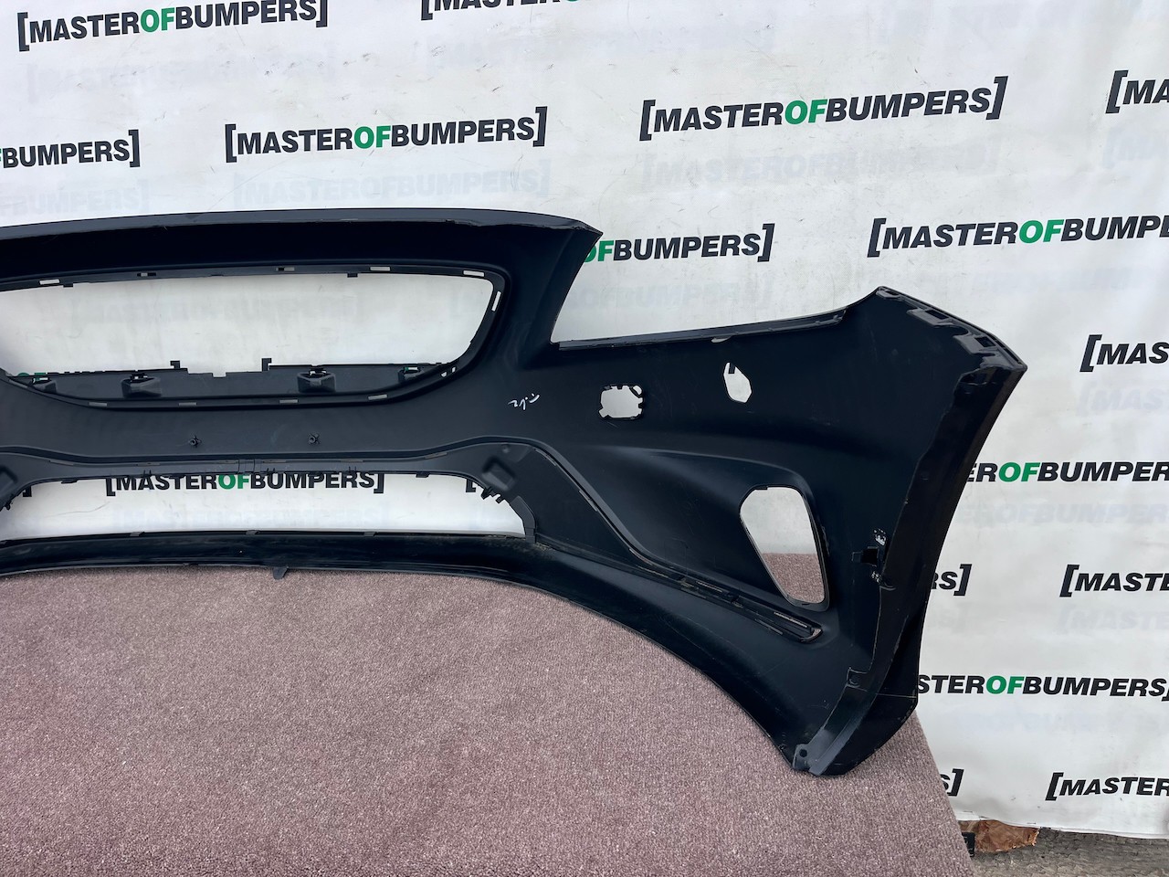 Volvo V40 R Design Hatchback 2012-2018 Front Bumper No Pdc Jets Genuine [n446]