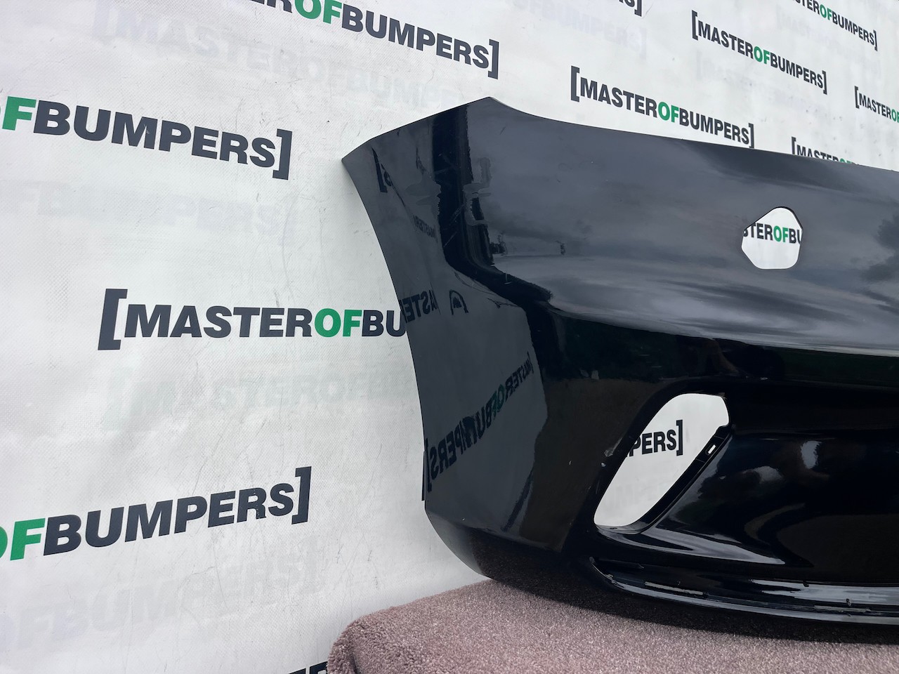 Volvo V40 R Design Hatchback 2012-2018 Front Bumper No Pdc Jets Genuine [n446]