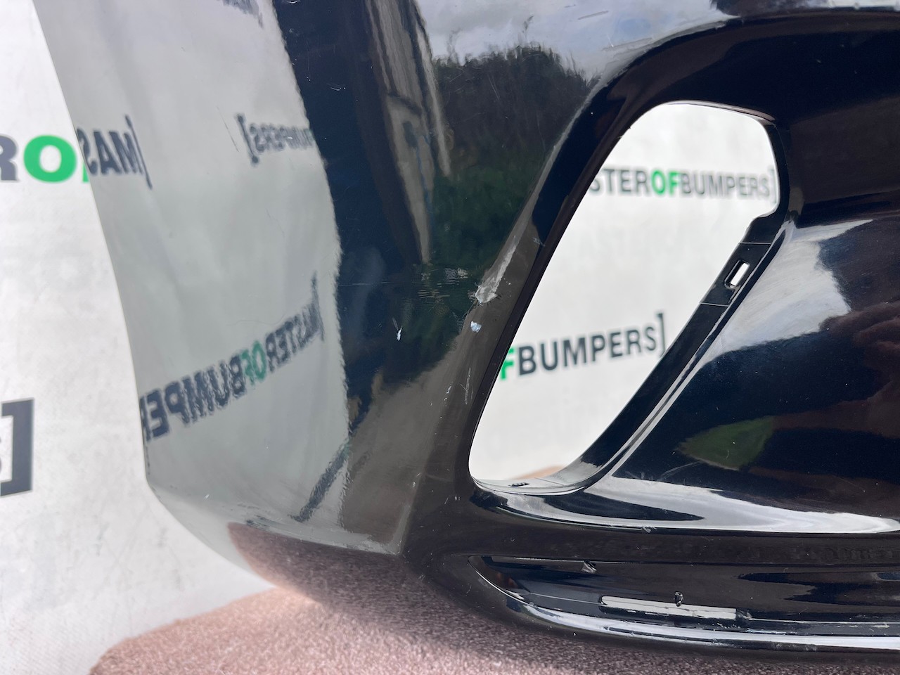 Volvo V40 R Design Hatchback 2012-2018 Front Bumper No Pdc Jets Genuine [n446]