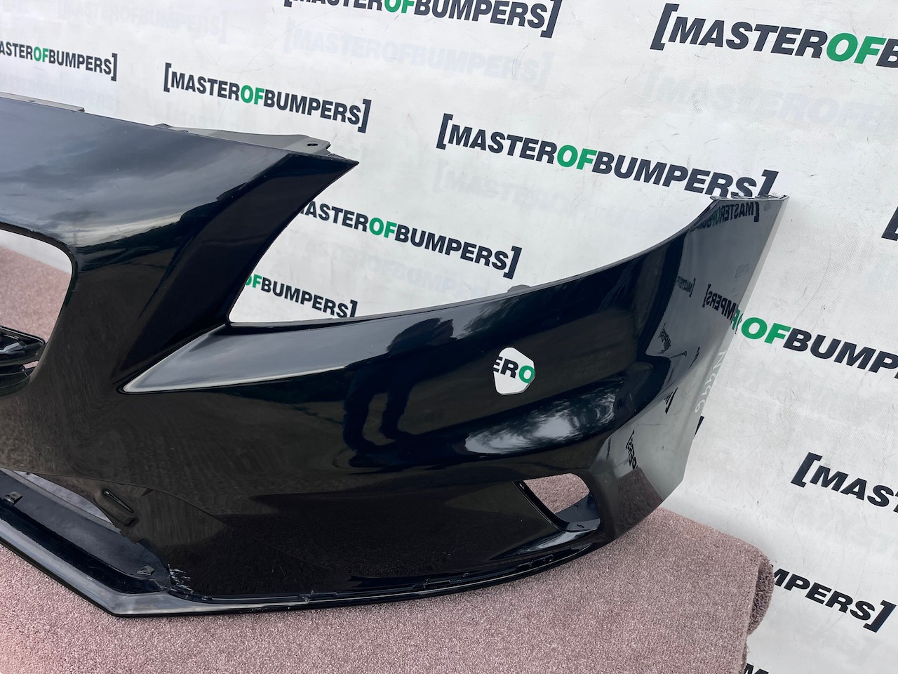 Volvo V40 R Design Hatchback 2012-2018 Front Bumper No Pdc Jets Genuine [n446]