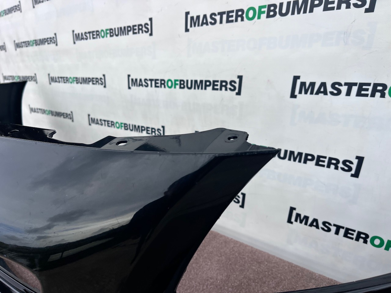 Volvo V40 R Design Hatchback 2012-2018 Front Bumper No Pdc Jets Genuine [n446]