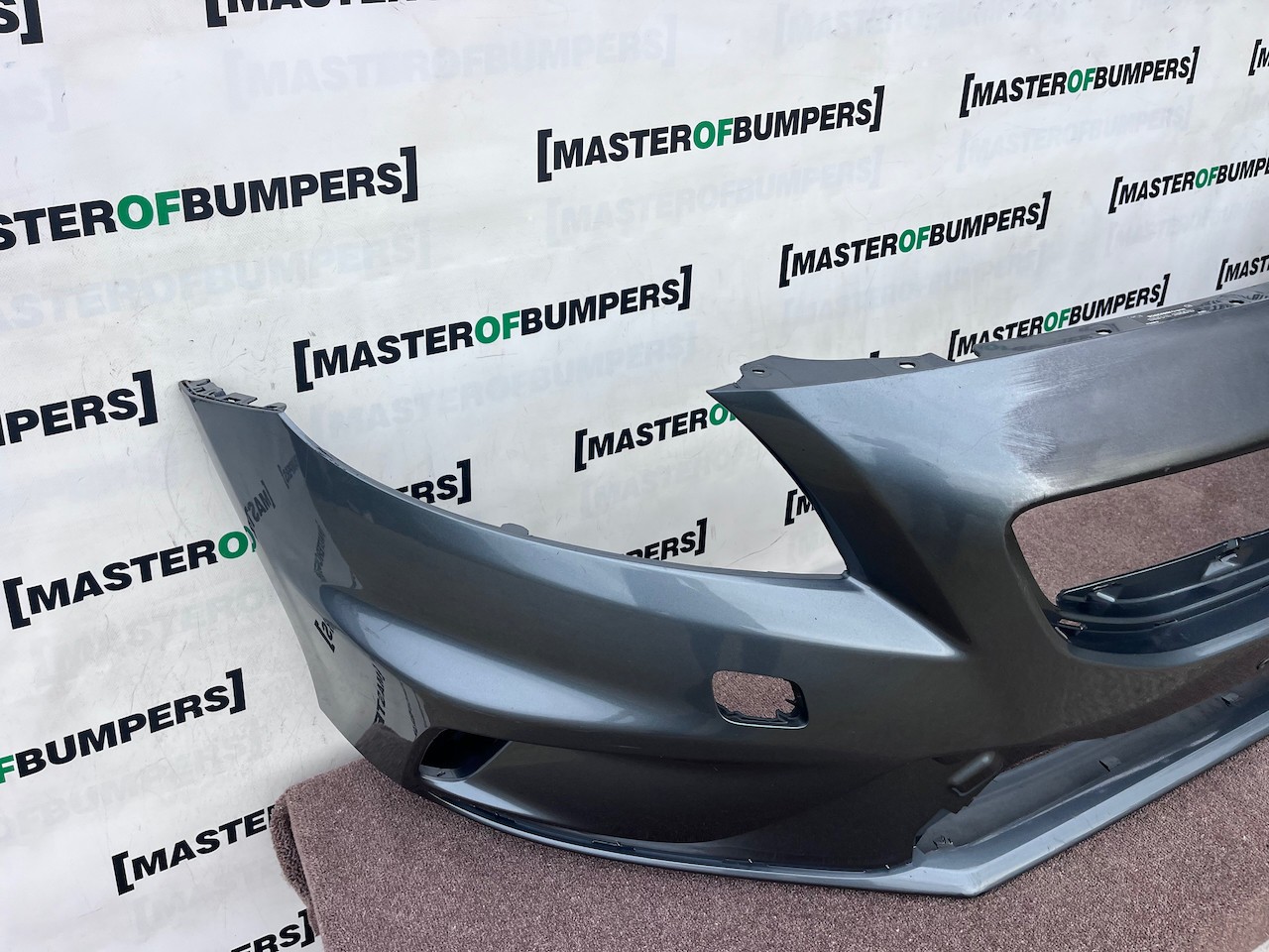 Volvo V40 R Design Hatchbac 2012-2018 Front Bumper No Pdc No Jets Genuine [n449]