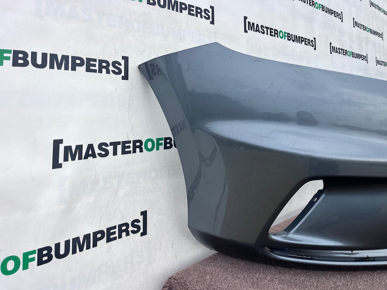 Volvo V40 R Design Hatchbac 2012-2018 Front Bumper No Pdc No Jets Genuine [n449]