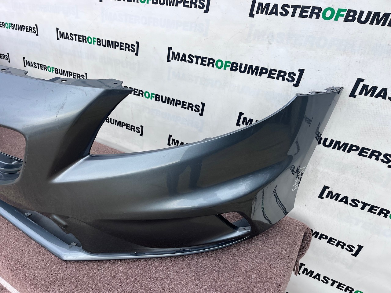 Volvo V40 R Design Hatchbac 2012-2018 Front Bumper No Pdc No Jets Genuine [n449]