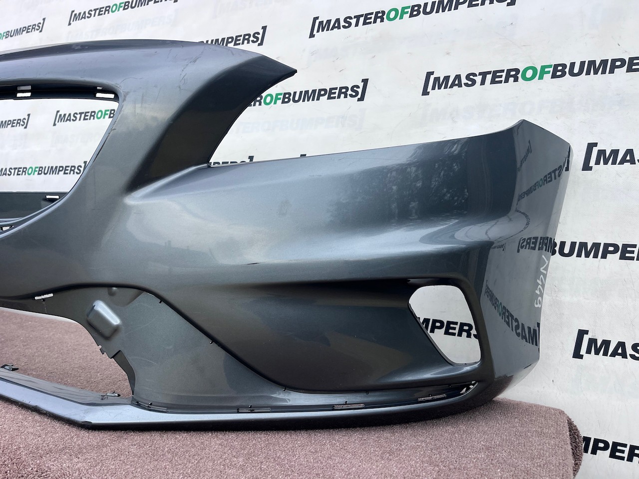 Volvo V40 R Design Hatchbac 2012-2018 Front Bumper No Pdc No Jets Genuine [n449]