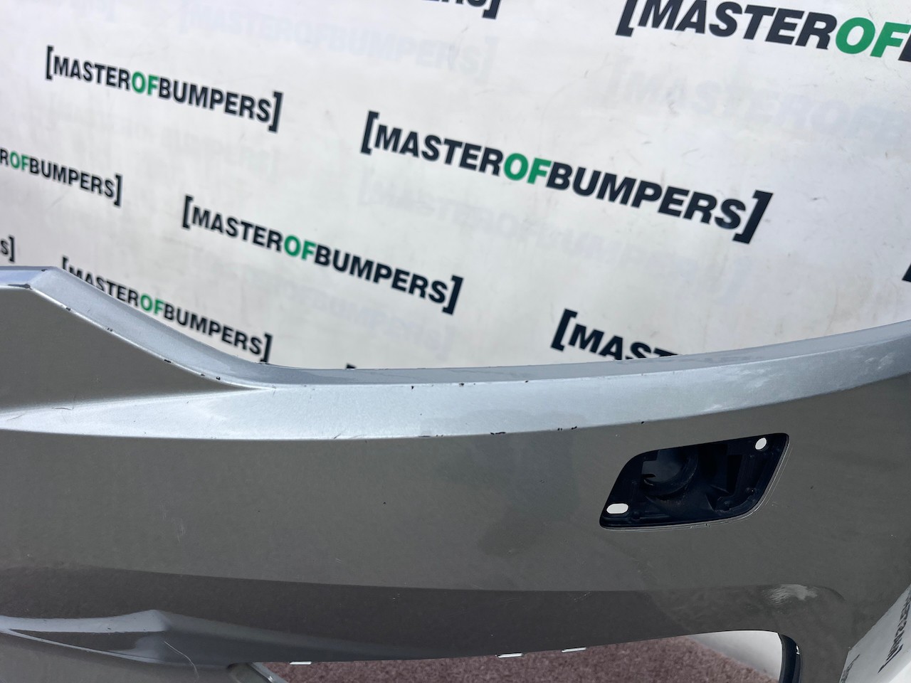 Volvo Xc60 R Design Suv 2017-2020 Front Bumper 4 Pdc + Jets Genuine [n451]