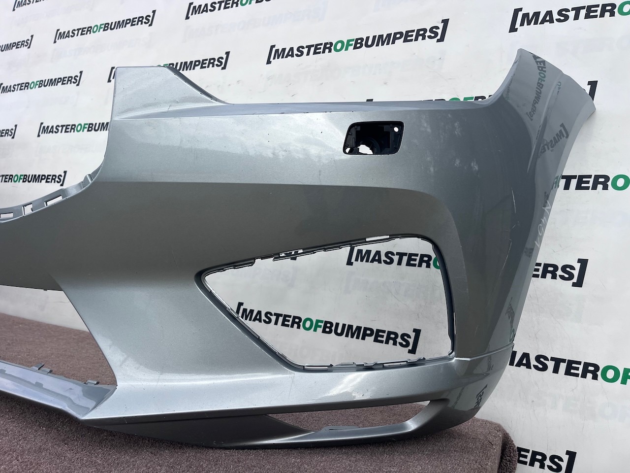 Volvo Xc60 R Design Suv 2017-2020 Front Bumper 4 Pdc + Jets Genuine [n451]