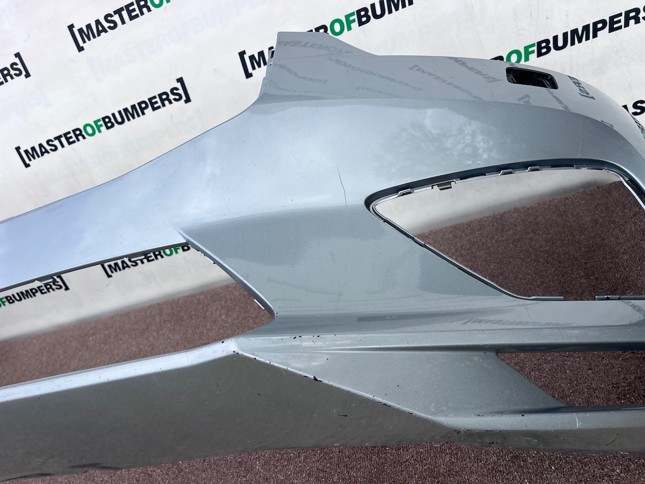 Volvo Xc60 R Design Suv 2017-2020 Front Bumper 4 Pdc + Jets Genuine [n451]