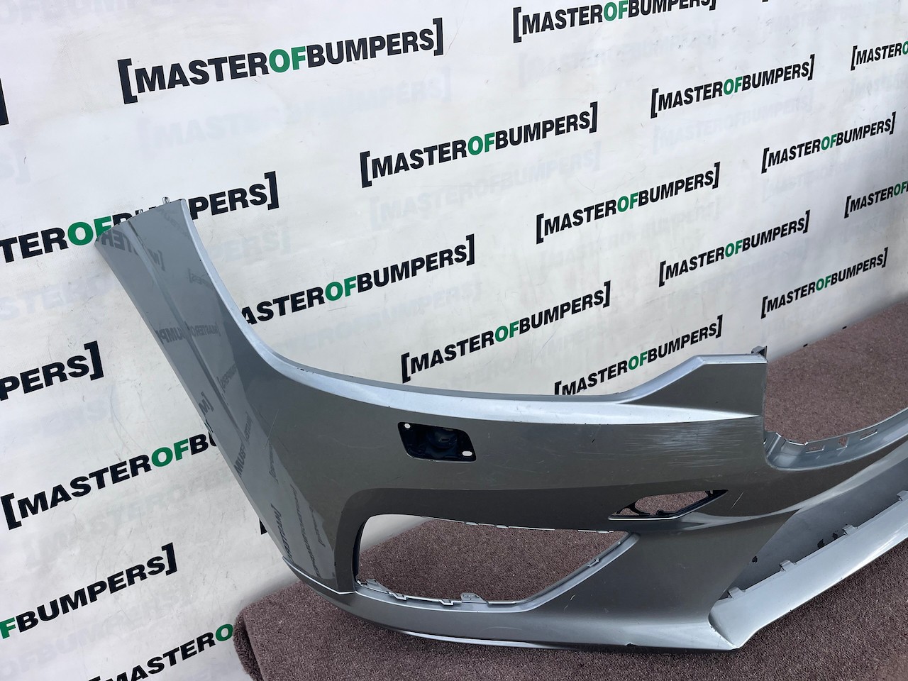 Volvo Xc60 R Design Suv 2017-2020 Front Bumper 4 Pdc + Jets Genuine [n451]