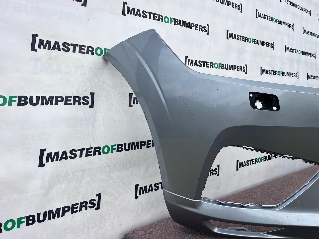 Volvo Xc60 R Design Suv 2017-2020 Front Bumper 4 Pdc + Jets Genuine [n451]