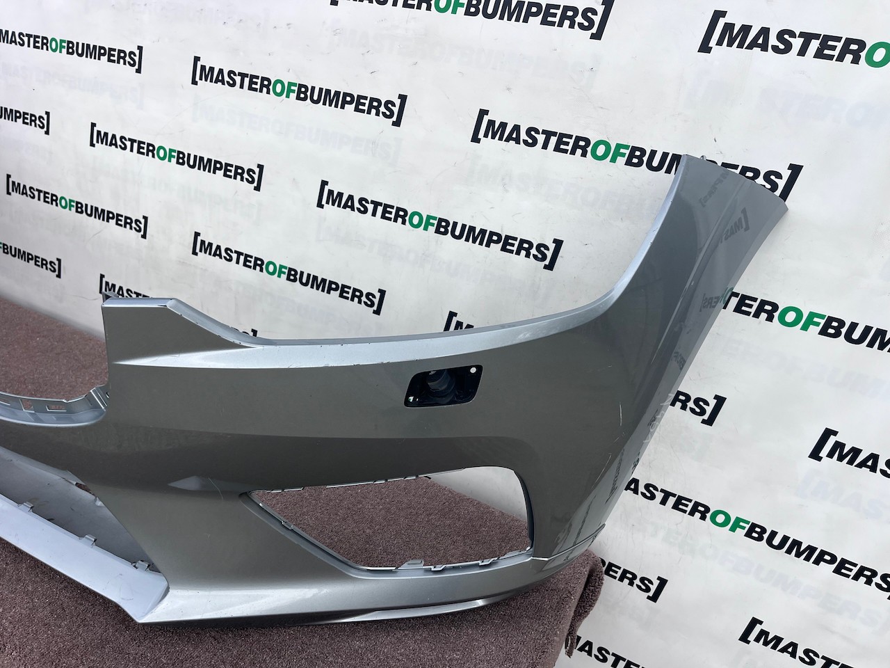 Volvo Xc60 R Design Suv 2017-2020 Front Bumper 4 Pdc + Jets Genuine [n451]