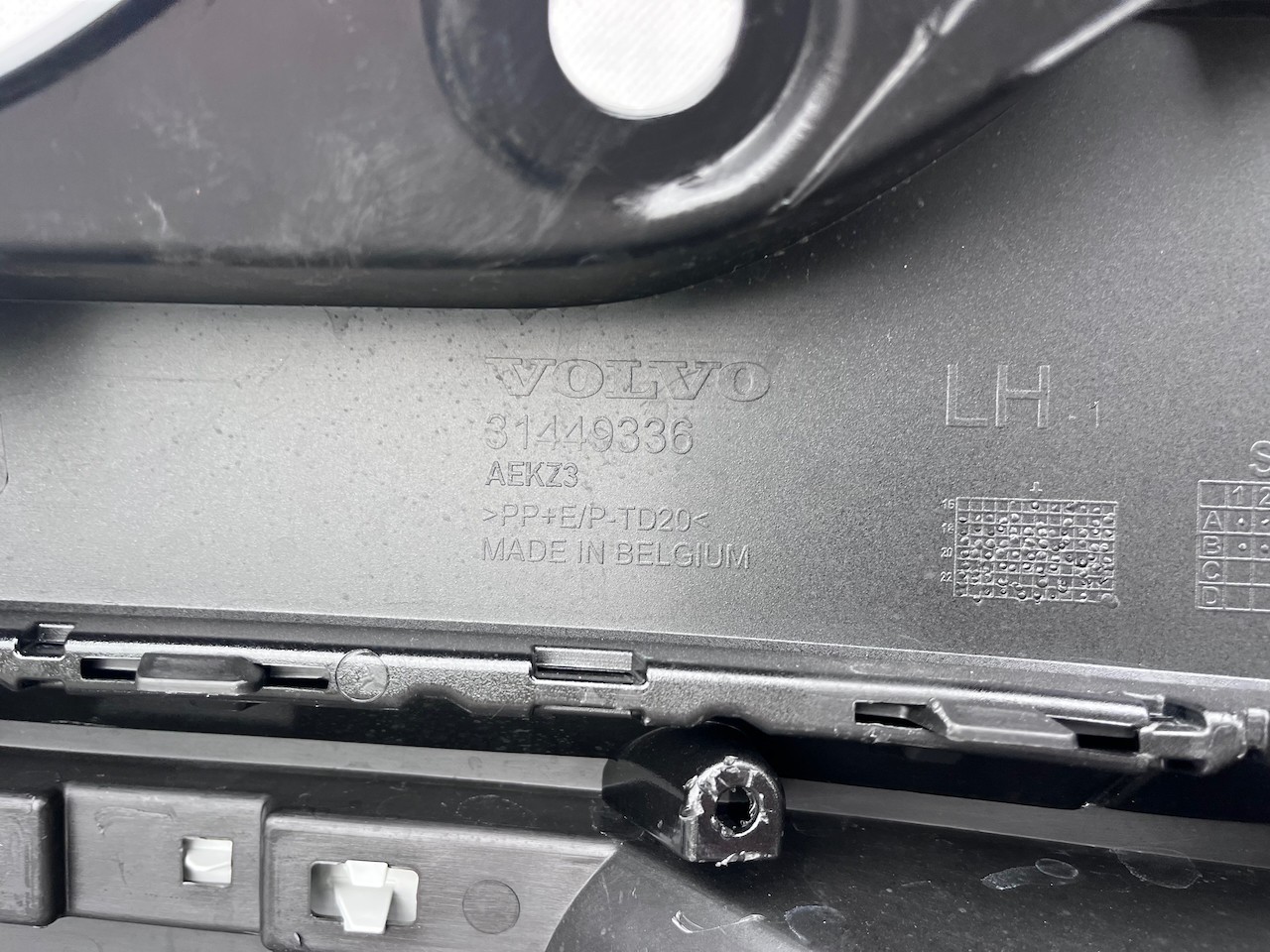 Volvo Xc40 R Design Suv 2018-2024 Rear Bumper Black 4 Pdc Genuine [n376]