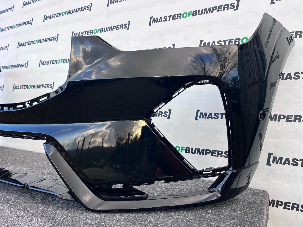 Volvo Xc60 R Design Mk2 Facelift 2021-2024 Front Bumper 6 Pdc Genuine [n390]