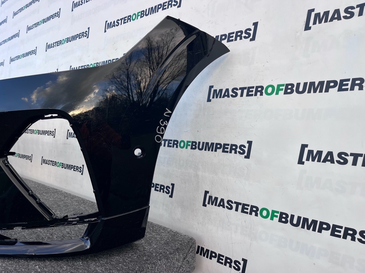 Volvo Xc60 R Design Mk2 Facelift 2021-2024 Front Bumper 6 Pdc Genuine [n390]