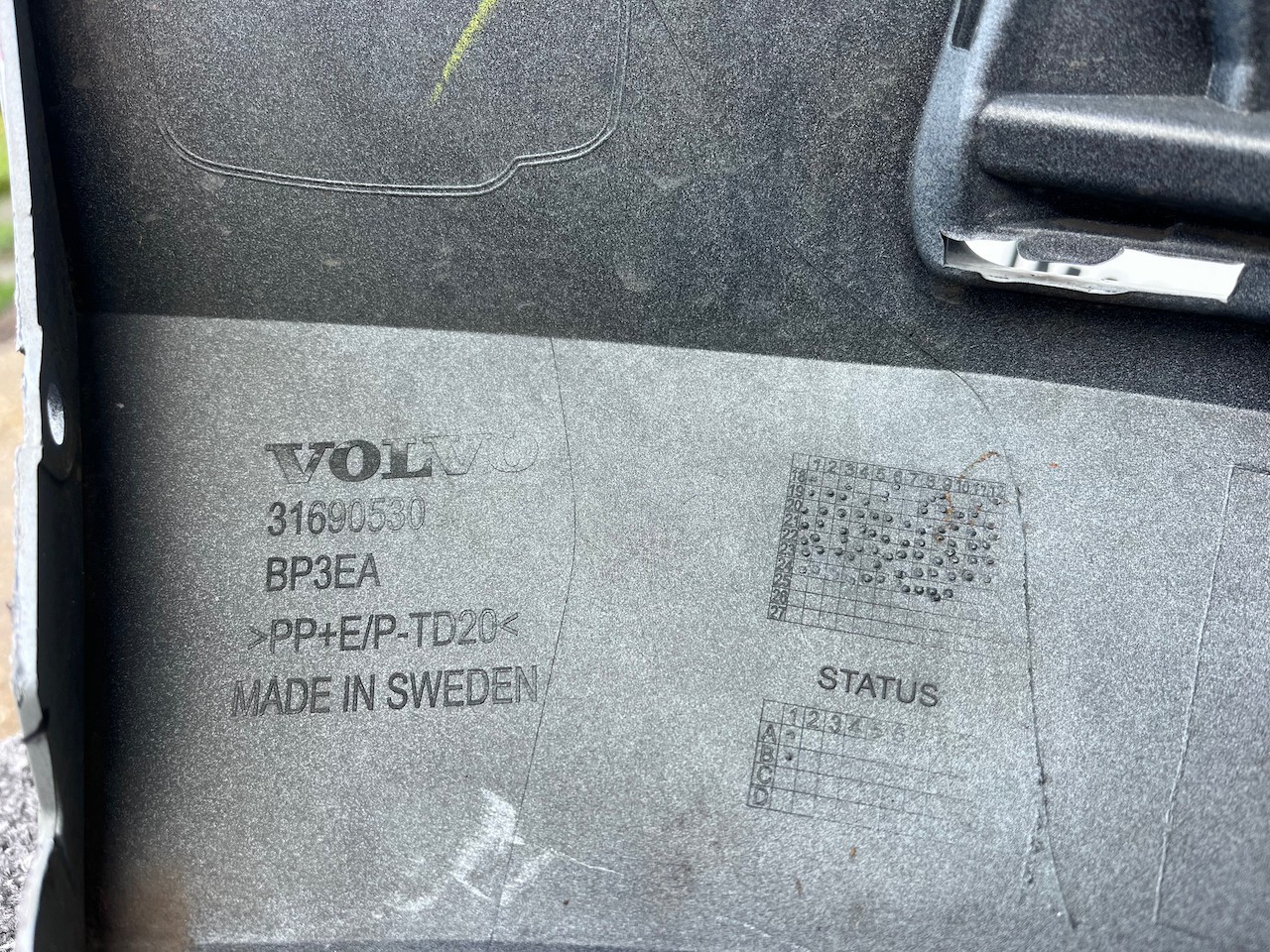 Volvo V60 S60 R Design Polestar T5 2018-2022 Front Bumper 4 Pdc Genuine [n391]