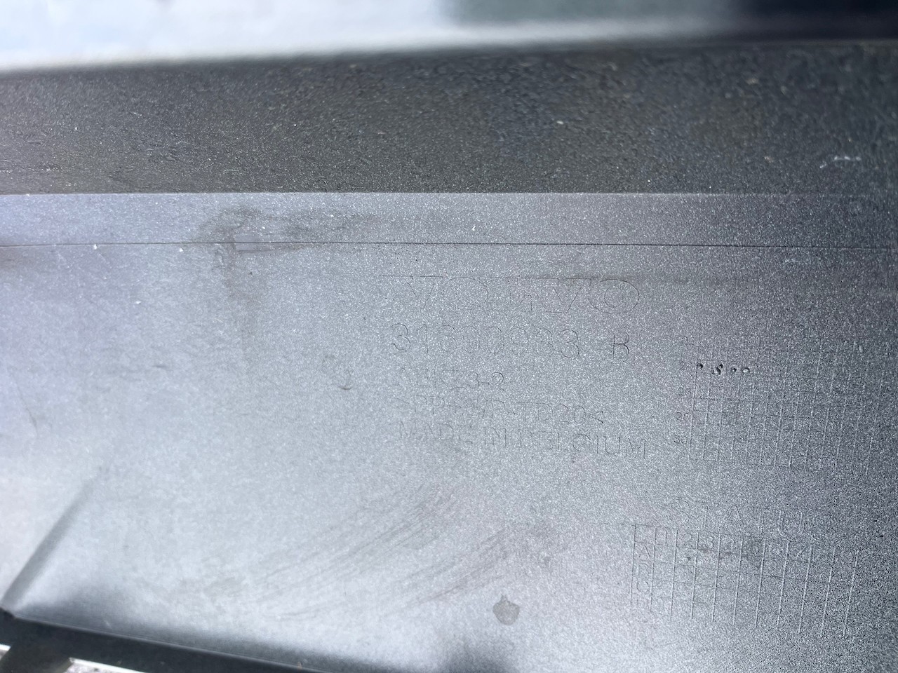 Volvo Xc40 Ultimate Phev Hybrid Lift 2022-on Front Bumper 6 Pdc Genuine [n394]