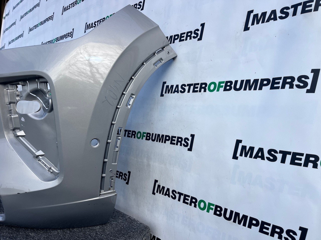 Volvo Xc90 T8 Phev Hybrid 2025-2027 Front Bumper 6 Pdc Jets Genuine [n402]