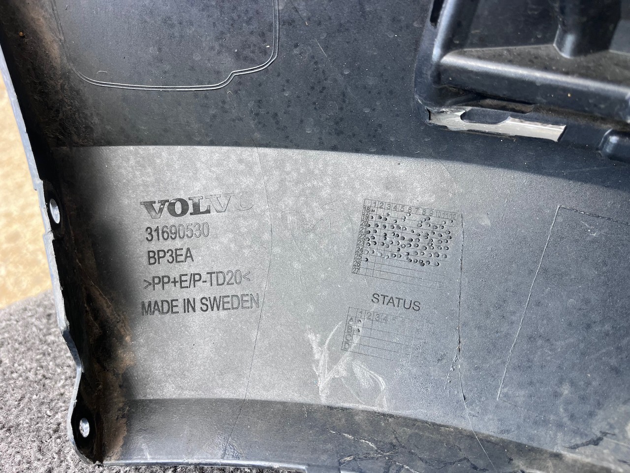 Volvo V60 S60 R Design Saloon Estate 2018-2022 Front Bumper 4 Pdc Genuine [n430]