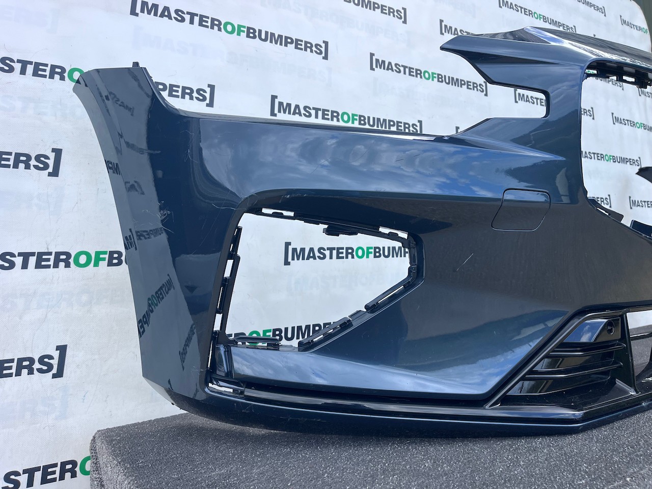 Volvo V60 S60 R Design Saloon Estate 2018-2022 Front Bumper 4 Pdc Genuine [n430]