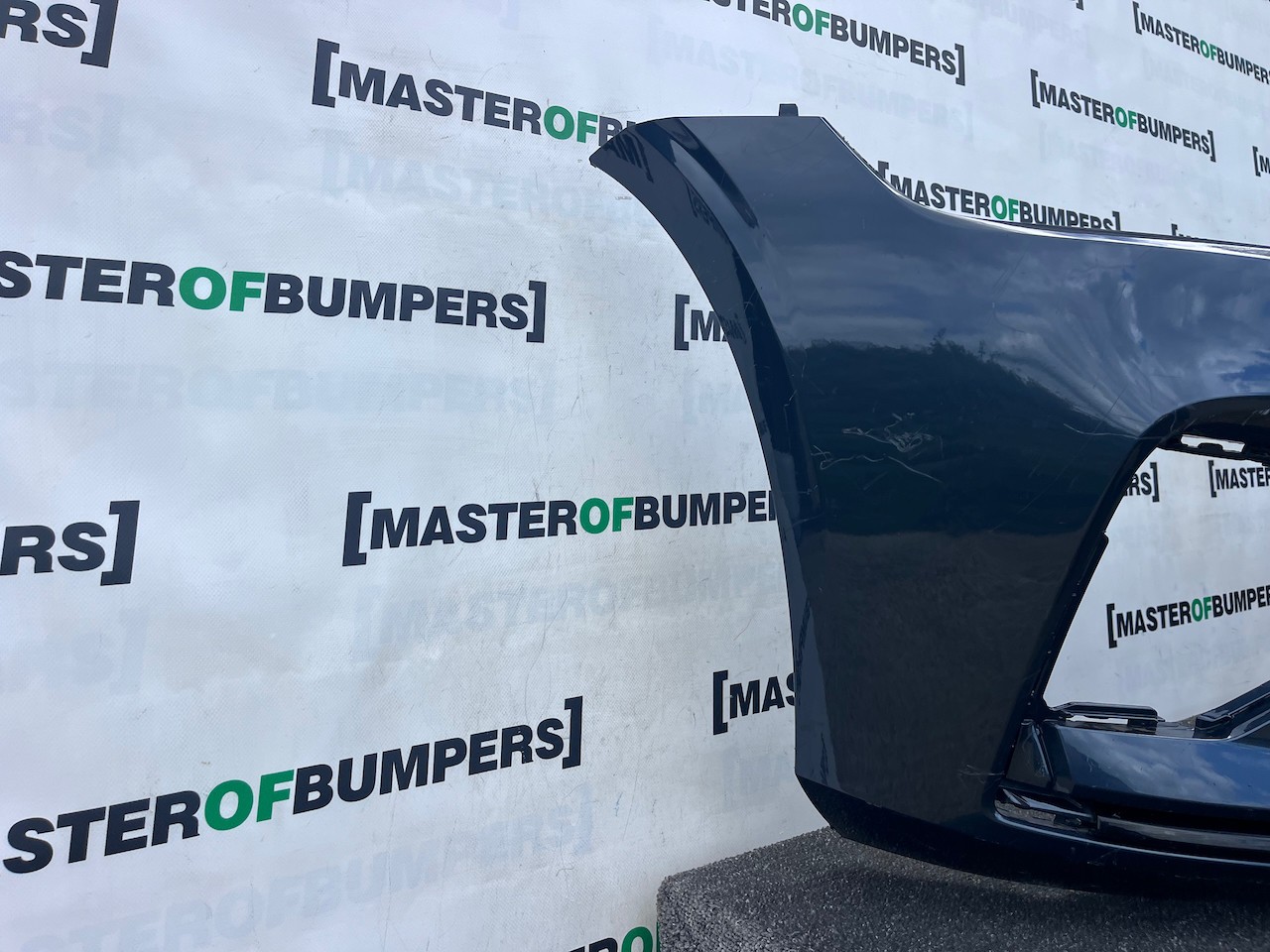 Volvo V60 S60 R Design Saloon Estate 2018-2022 Front Bumper 4 Pdc Genuine [n430]
