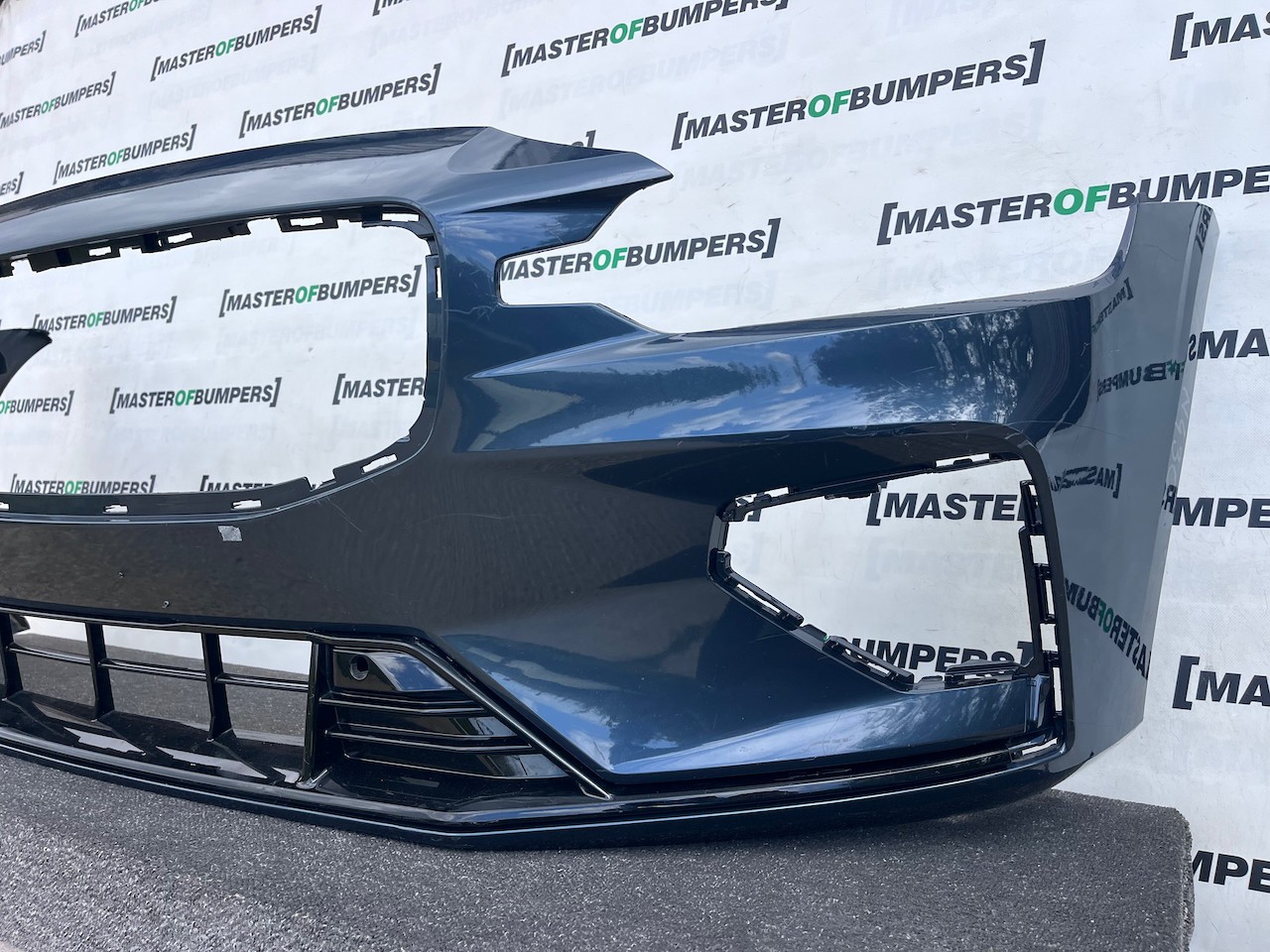 Volvo V60 S60 R Design Saloon Estate 2018-2022 Front Bumper 4 Pdc Genuine [n430]