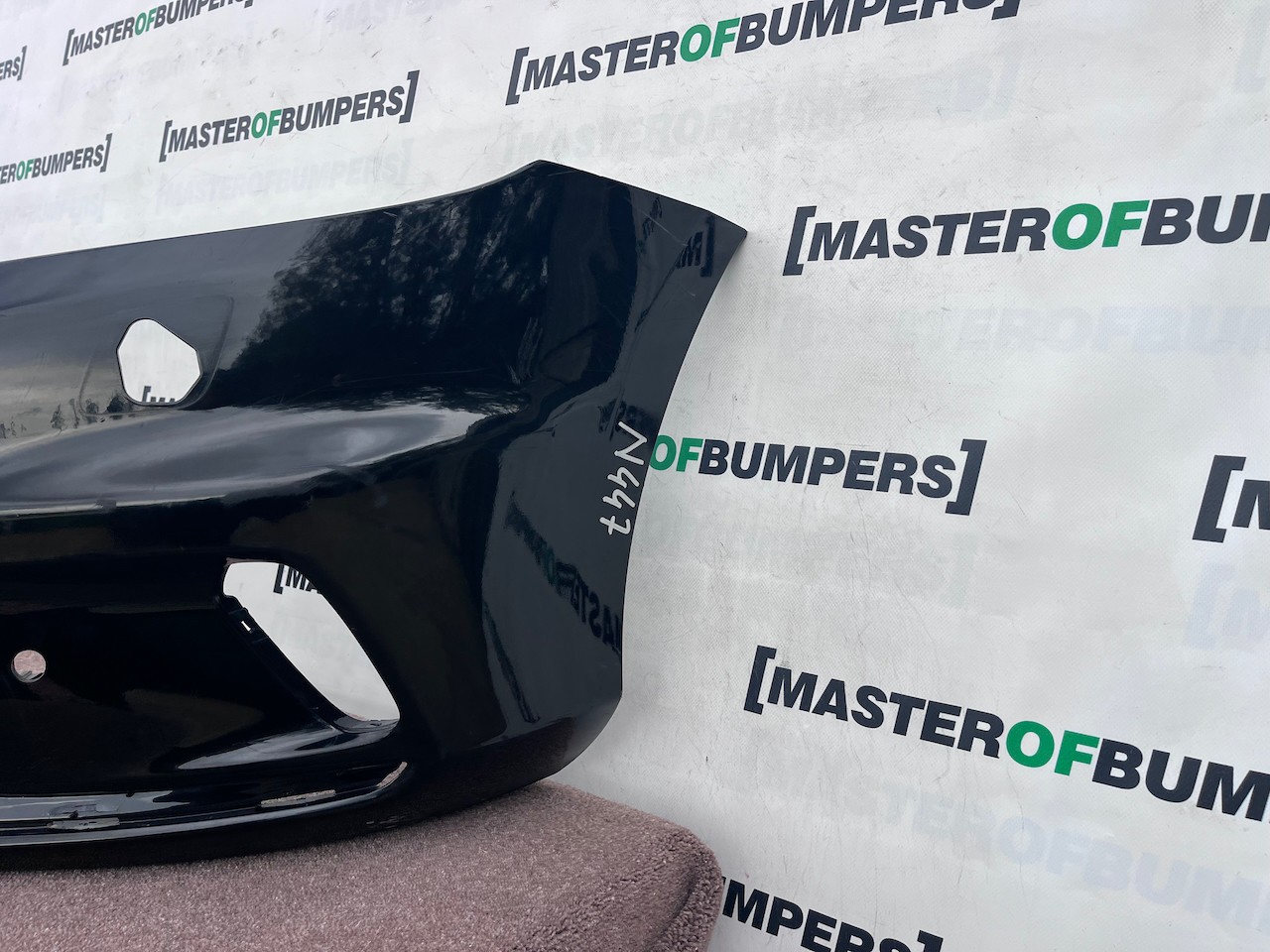 Volvo V40 R Design Hatchback 2012-2018 Front Bumper 4 Pdc Jets Genuine [n447]