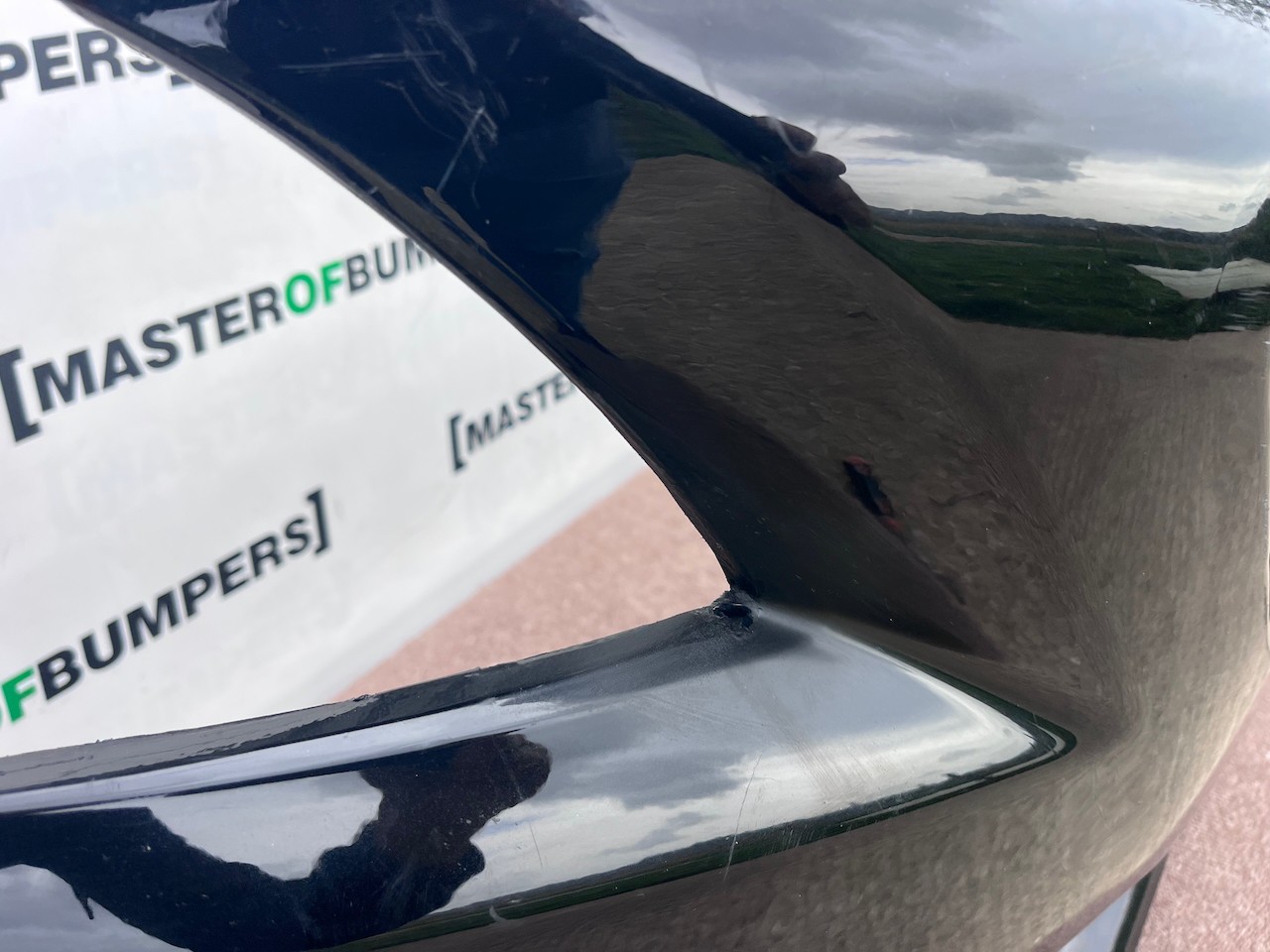Volvo V40 R Design Hatchback 2012-2018 Front Bumper 4 Pdc Jets Genuine [n447]