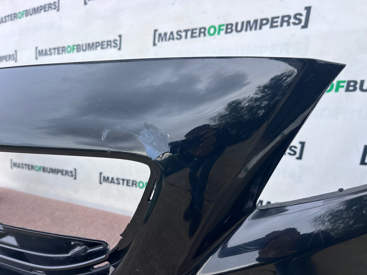 Volvo V40 R Design Hatchback 2012-2018 Front Bumper 4 Pdc Jets Genuine [n447]
