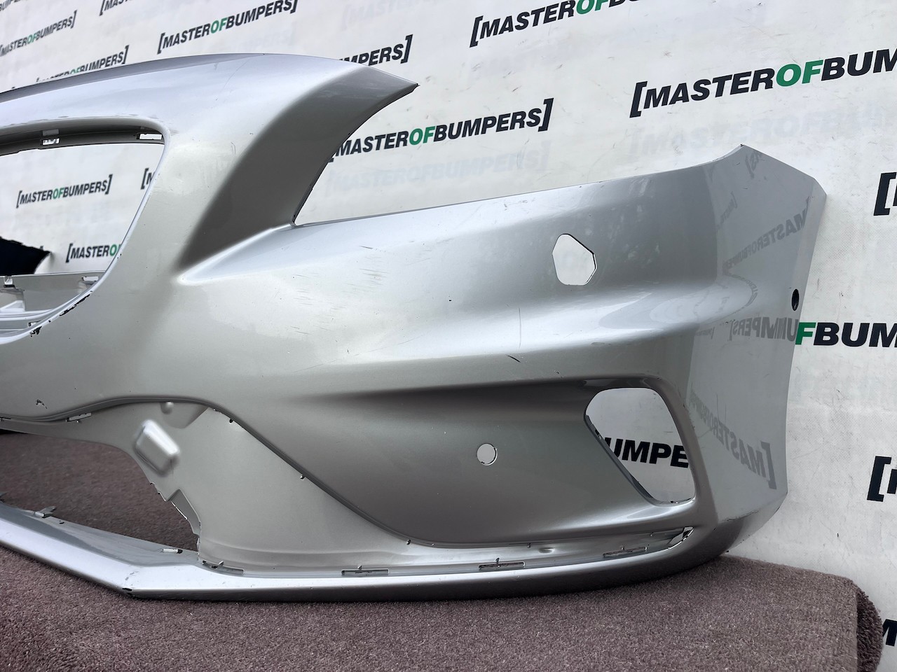 Volvo V40 R Design Hatchback 2012-2018 Front Bumper 6 Pdc Jets Genuine [n448]