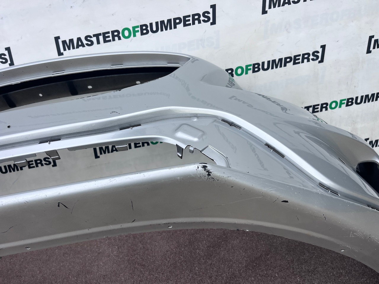 Volvo V40 R Design Hatchback 2012-2018 Front Bumper 6 Pdc Jets Genuine [n448]