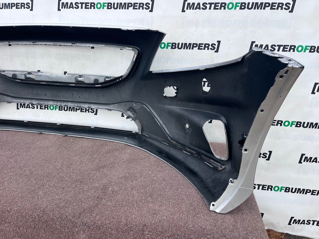 Volvo V40 R Design Hatchback 2012-2018 Front Bumper 6 Pdc Jets Genuine [n448]