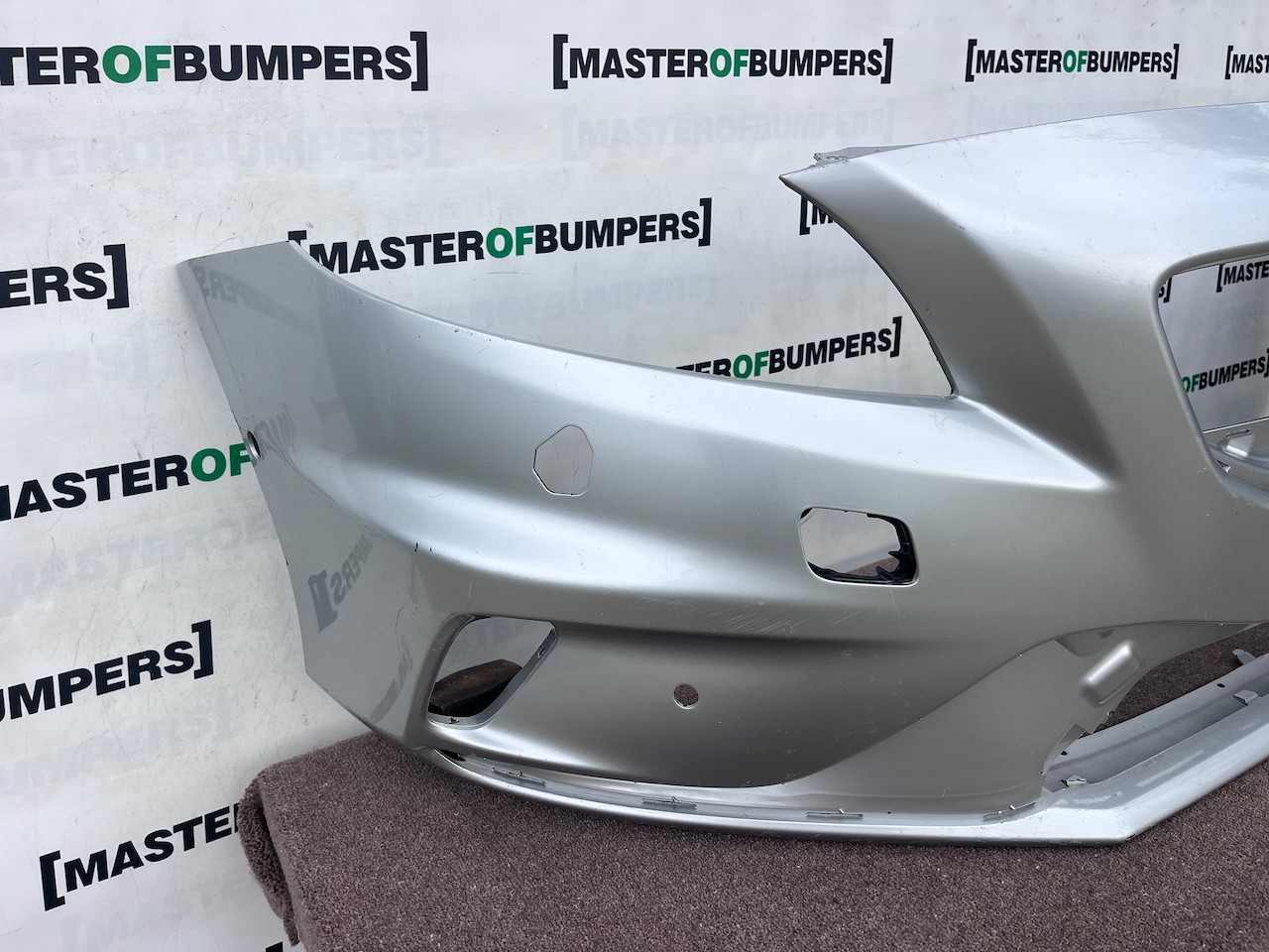 Volvo V40 R Design Hatchback 2012-2018 Front Bumper 6 Pdc Jets Genuine [n448]