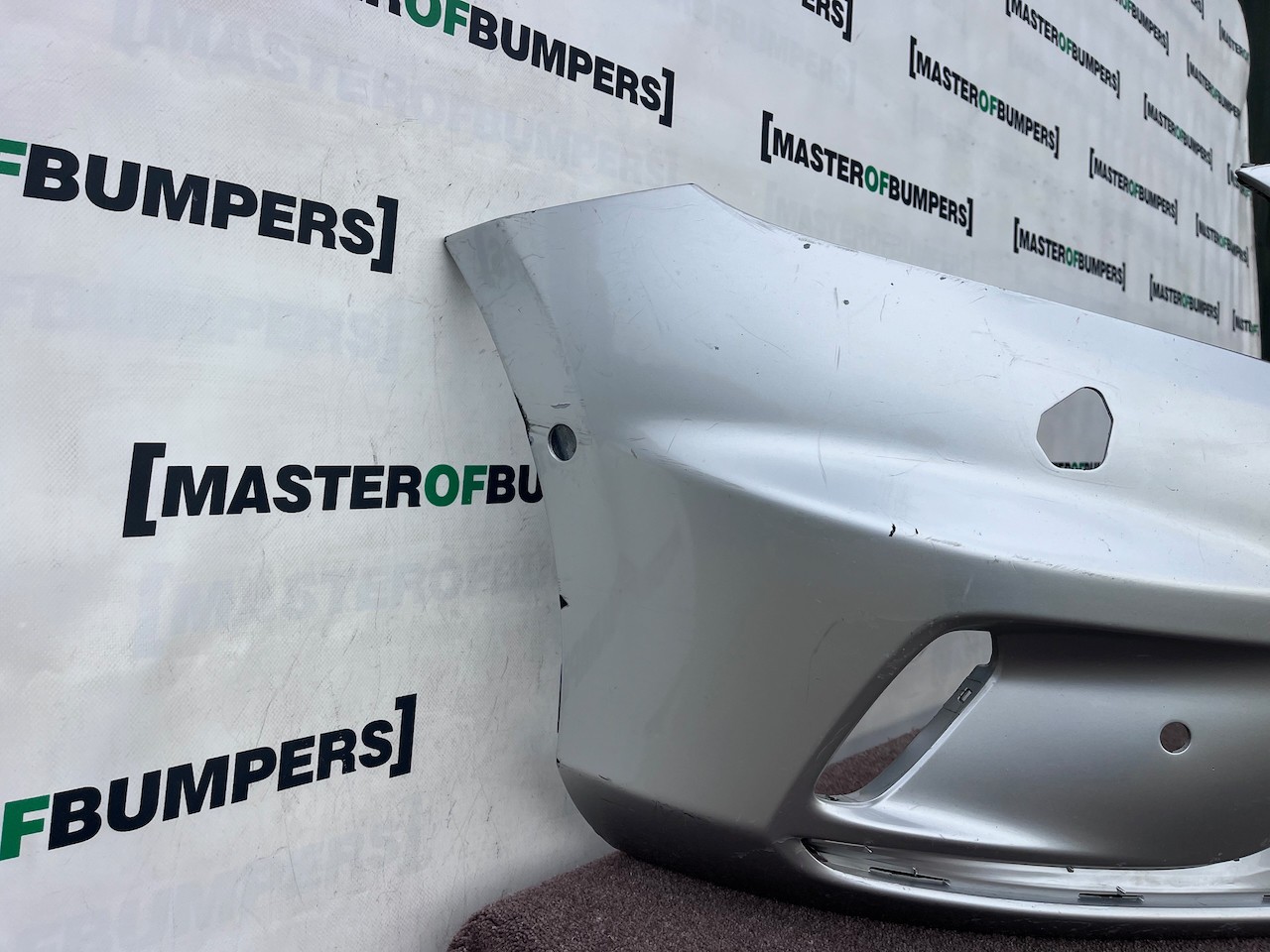 Volvo V40 R Design Hatchback 2012-2018 Front Bumper 6 Pdc Jets Genuine [n448]