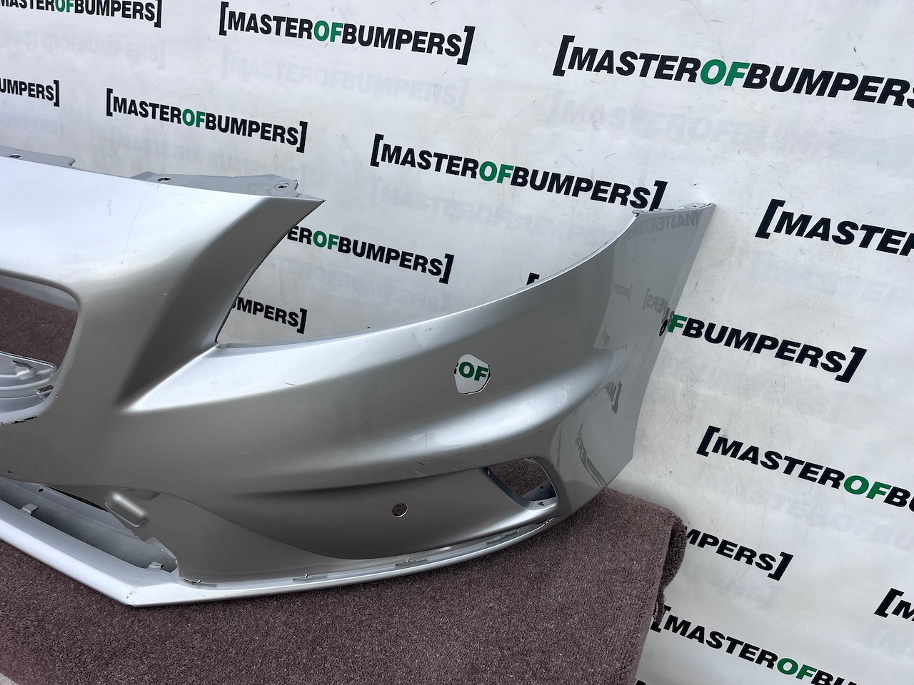Volvo V40 R Design Hatchback 2012-2018 Front Bumper 6 Pdc Jets Genuine [n448]