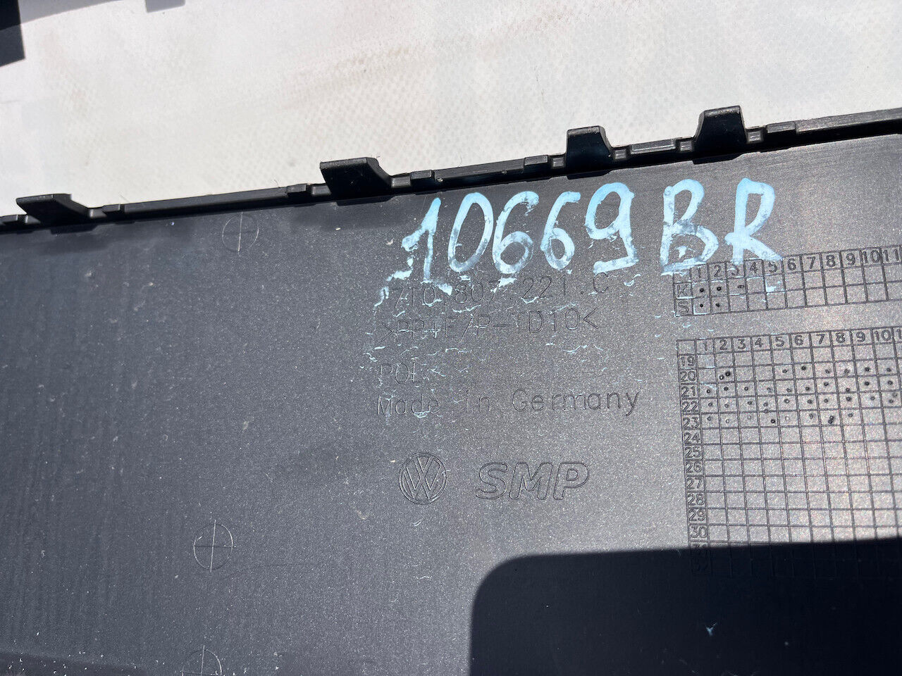 VW Multivan Style Edition T7 2022-on Front Bumper 4 Pdc Genuine [v88]