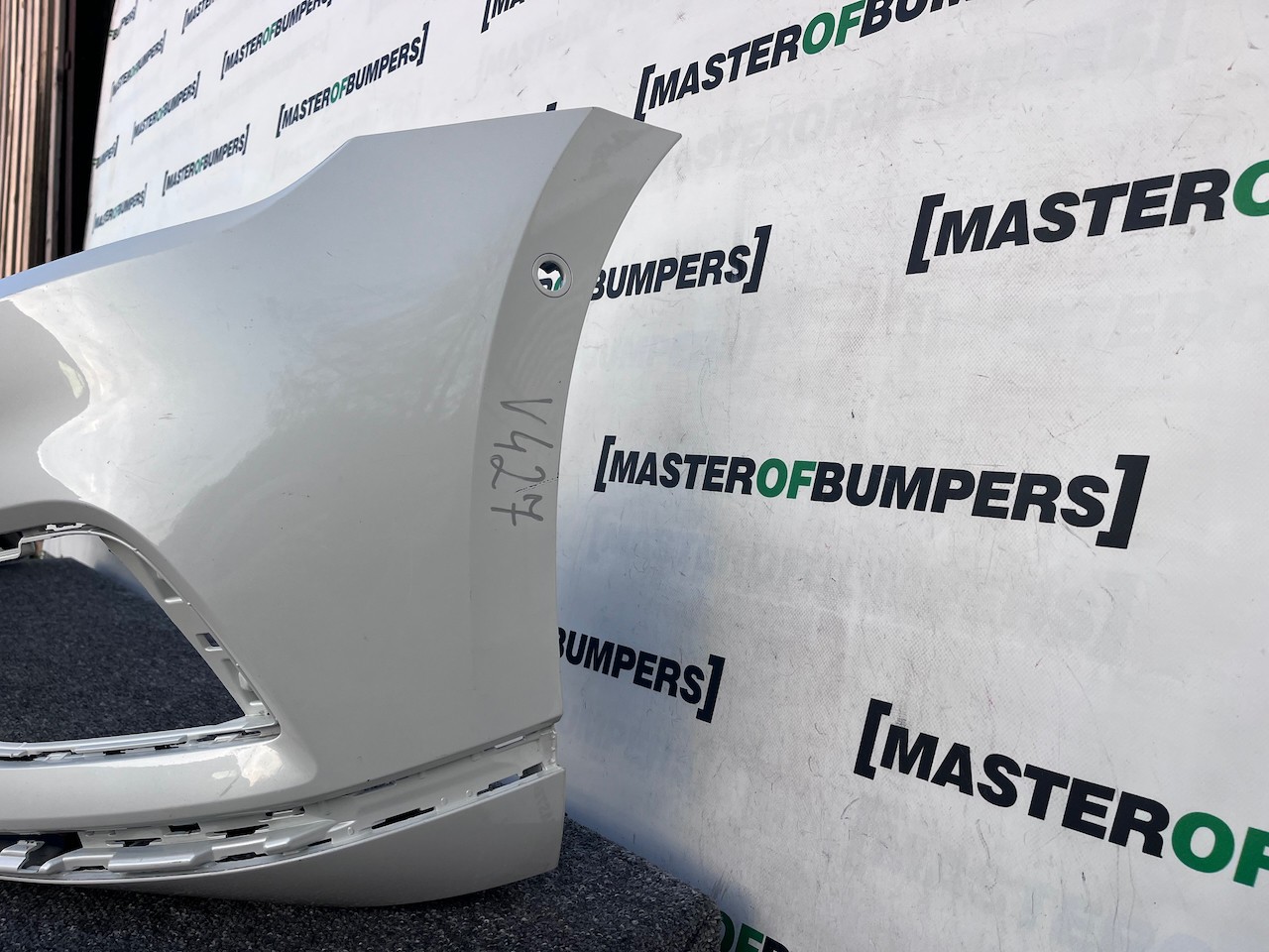 VW Passat Gt B8 Lift 2020-2024 Front Bumper 6 Pdc No Jets Genuine [v427]