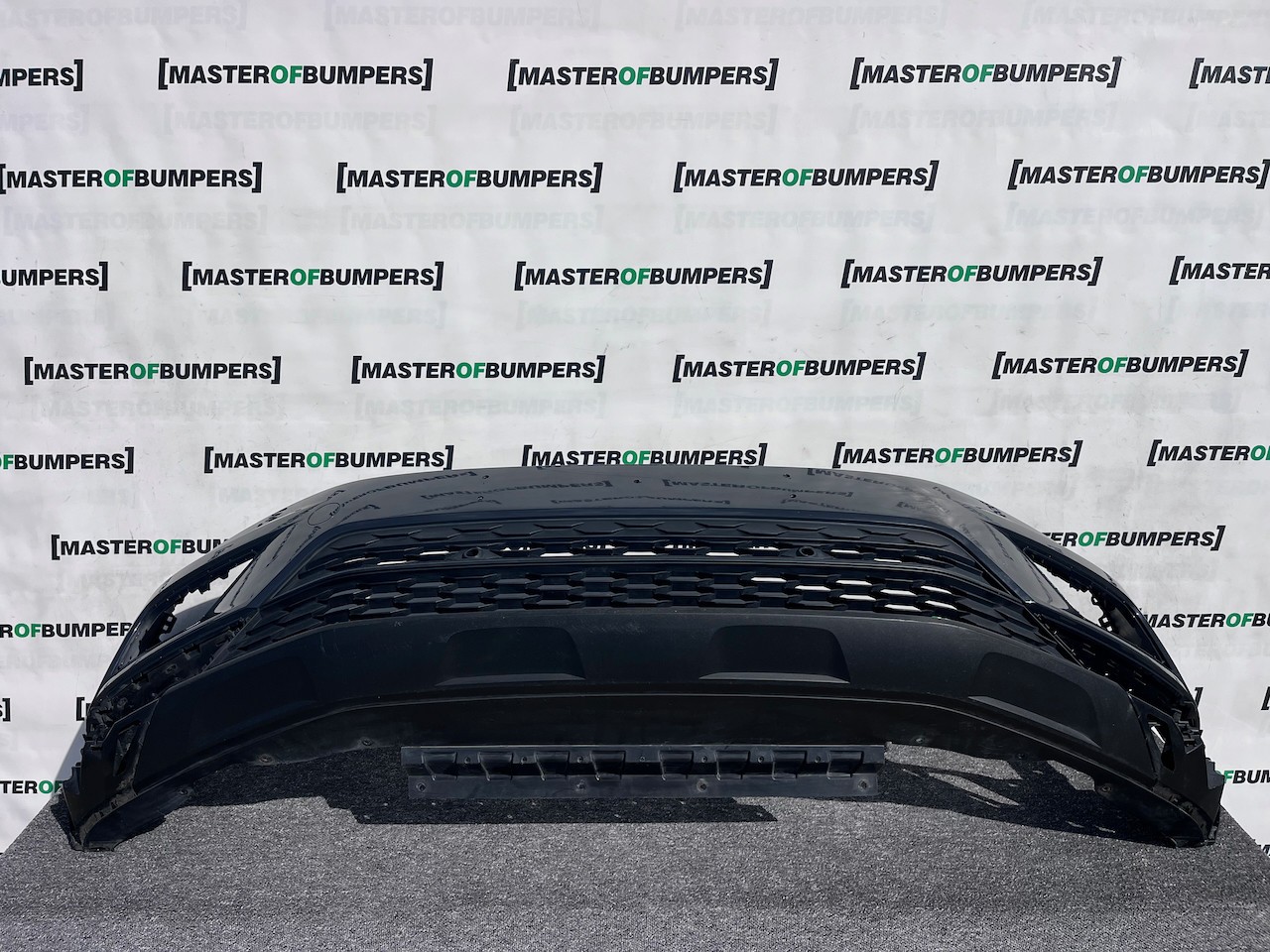 VW Tiguan Se 5na Mk2 2016-2019 Front Bumper 4 Pdc No Jets Genuine [v505]