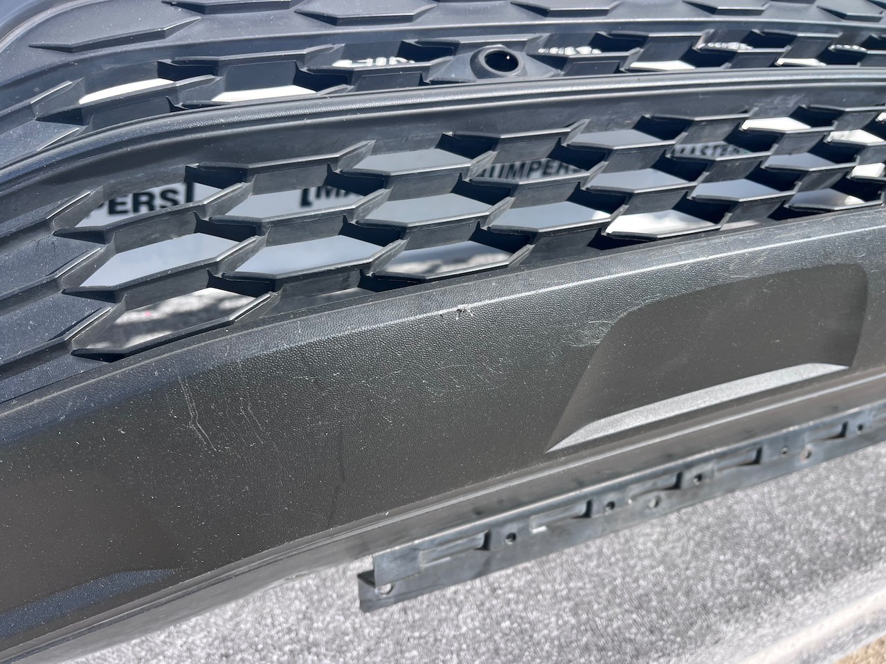 VW Tiguan Se 5na Mk2 2016-2019 Front Bumper 4 Pdc No Jets Genuine [v505]