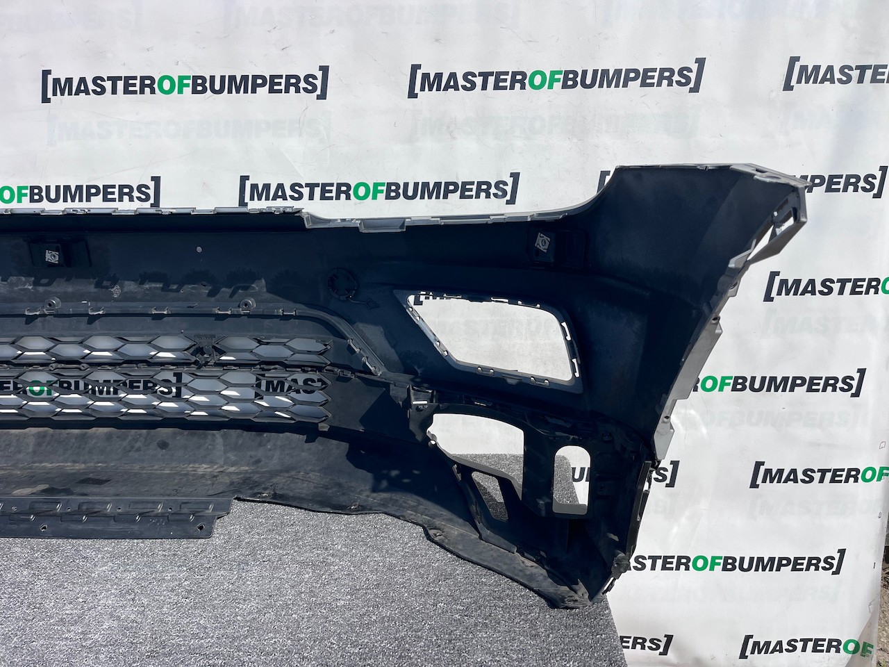 VW Tiguan Se 5na Mk2 2016-2019 Front Bumper 4 Pdc No Jets Genuine [v505]
