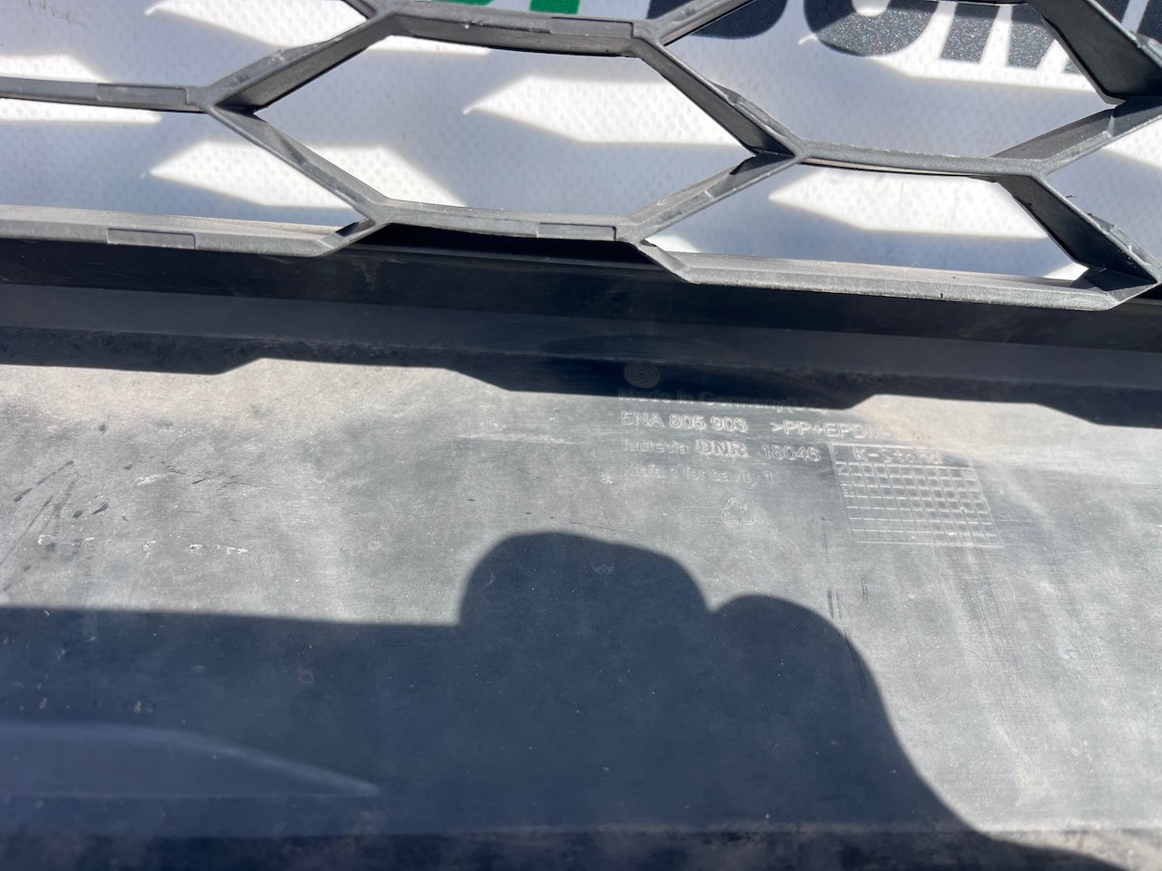 VW Tiguan Se 5na Mk2 2016-2019 Front Bumper 4 Pdc No Jets Genuine [v505]