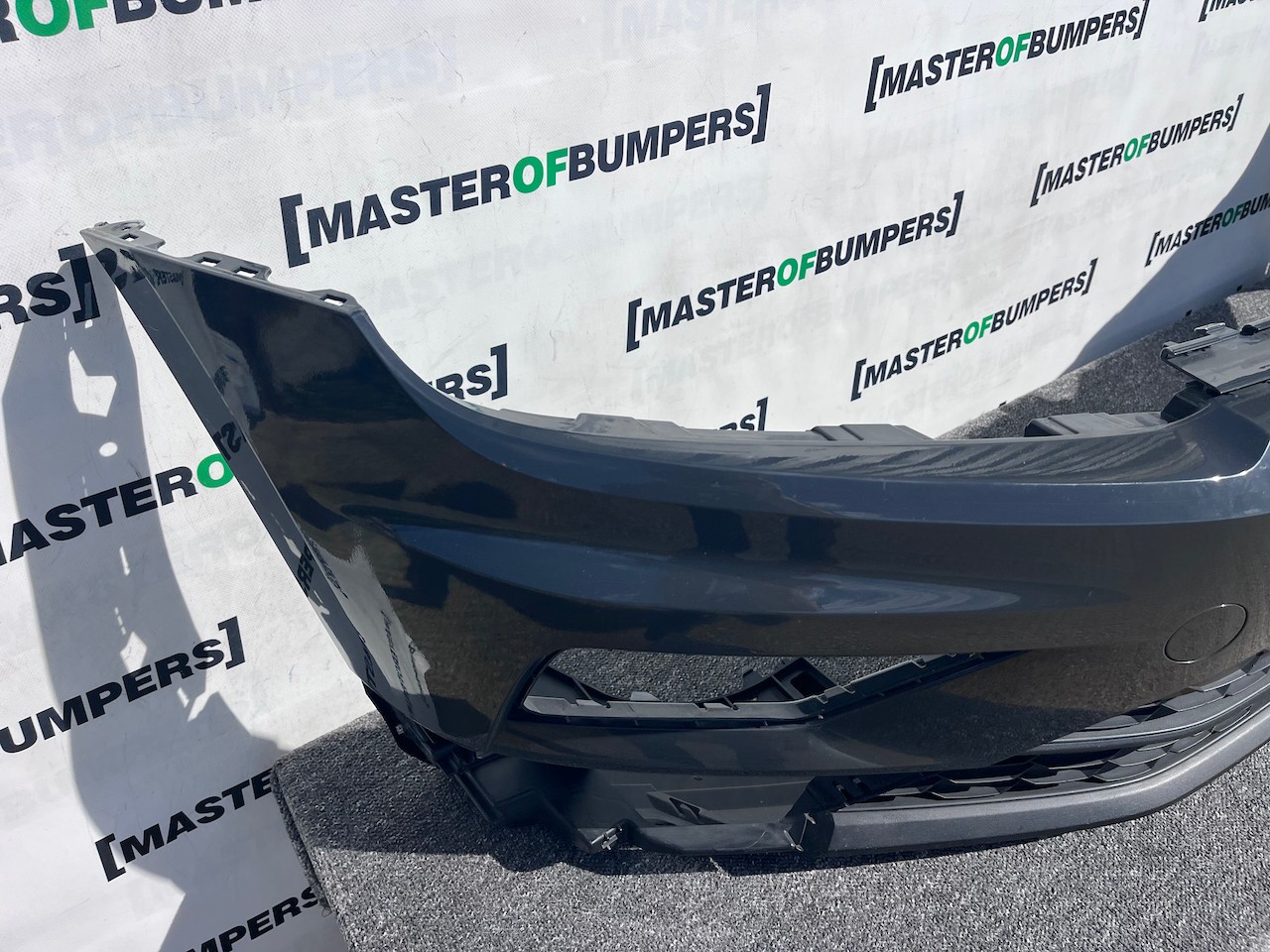 VW Tiguan Se 5na Mk2 2016-2019 Front Bumper 4 Pdc No Jets Genuine [v505]