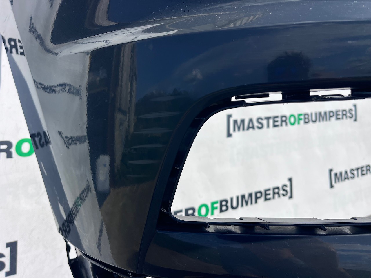 VW Tiguan Se 5na Mk2 2016-2019 Front Bumper 4 Pdc No Jets Genuine [v505]