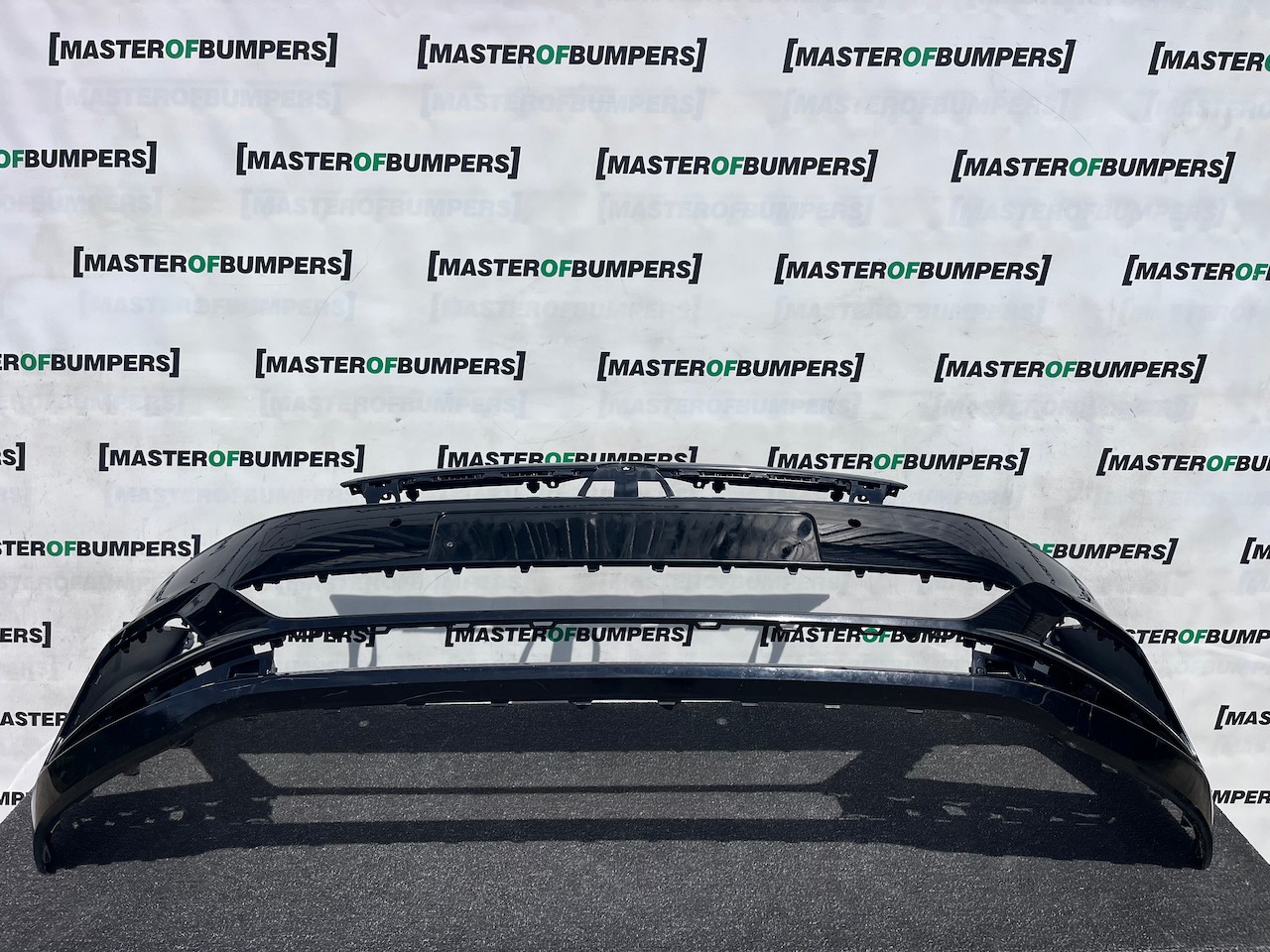 VW Polo Bluemotion Hatchback 2017-2021 Front Bumper 4 Pdc Genuine [v558]