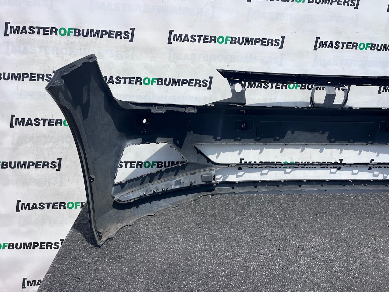 VW Polo Bluemotion Hatchback 2017-2021 Front Bumper 4 Pdc Genuine [v558]