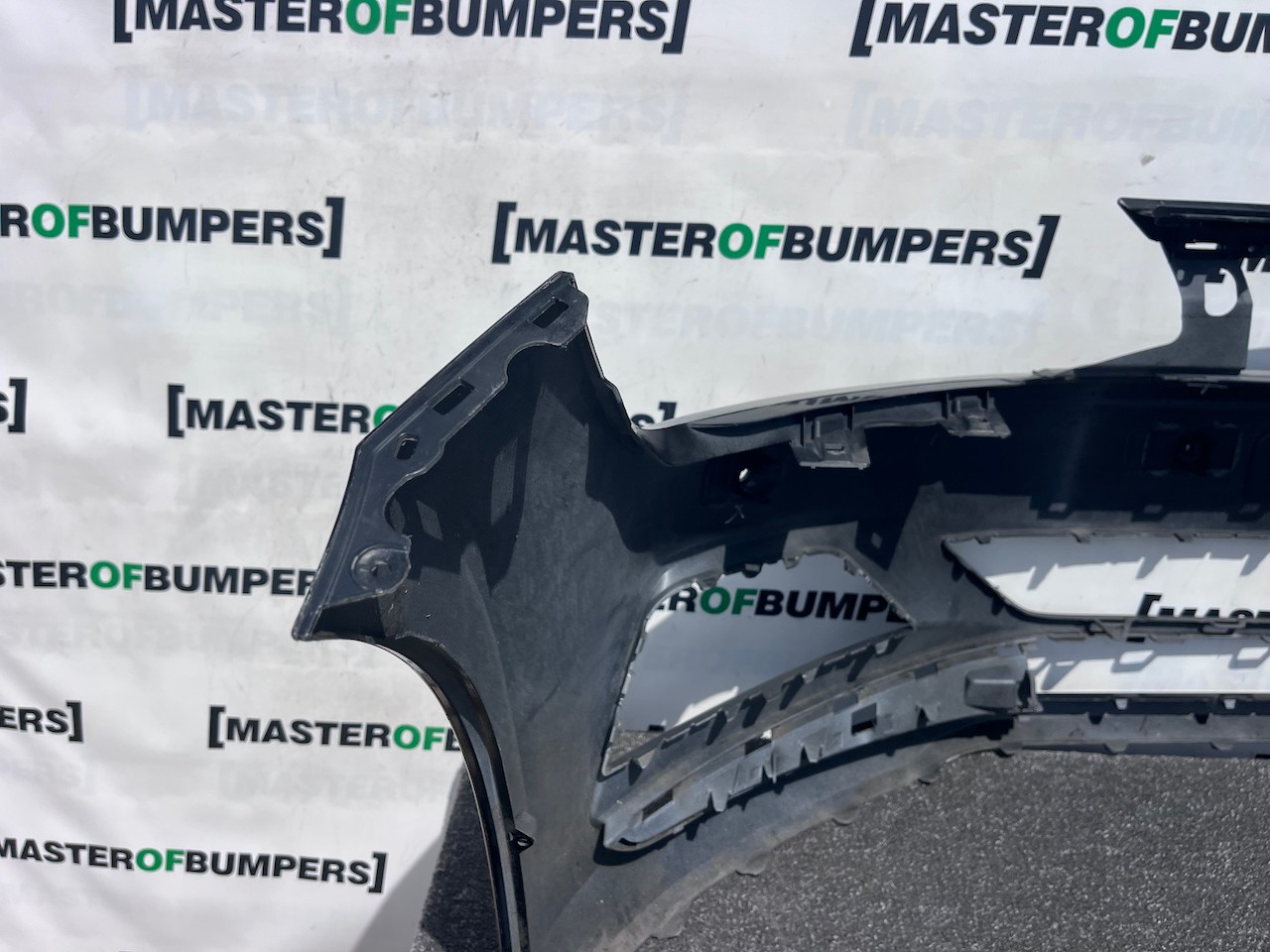 VW Polo Bluemotion Hatchback 2017-2021 Front Bumper 4 Pdc Genuine [v558]