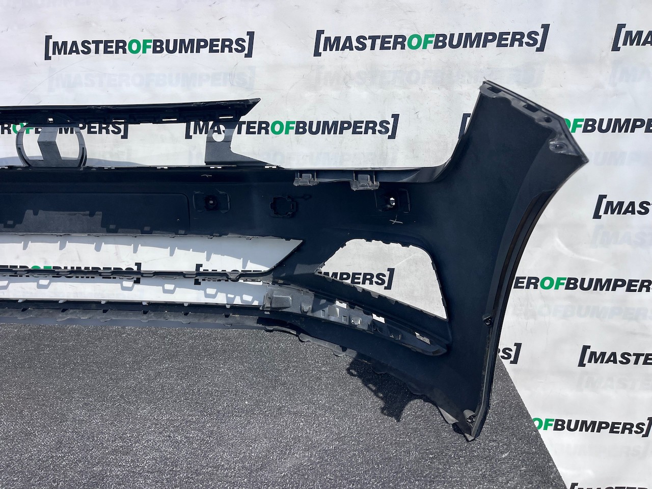 VW Polo Bluemotion Hatchback 2017-2021 Front Bumper 4 Pdc Genuine [v558]