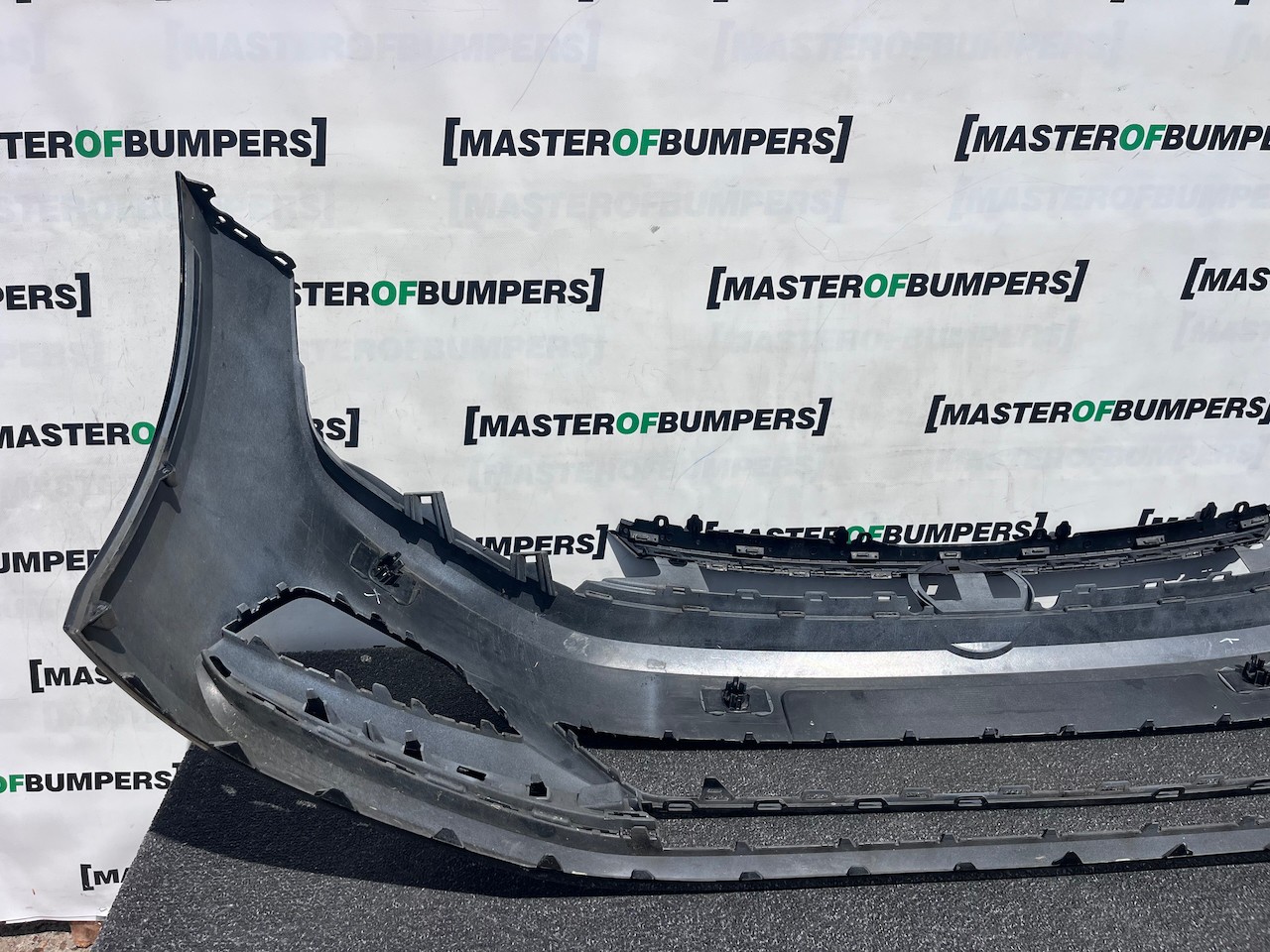 VW Polo Bluemotion Hatchback 2017-2021 Front Bumper 4 Pdc Genuine [v558]