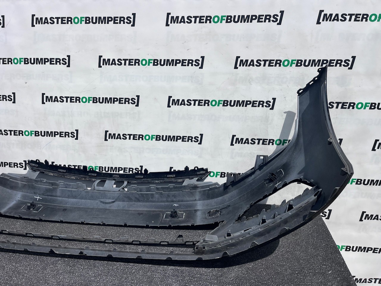 VW Polo Bluemotion Hatchback 2017-2021 Front Bumper 4 Pdc Genuine [v558]