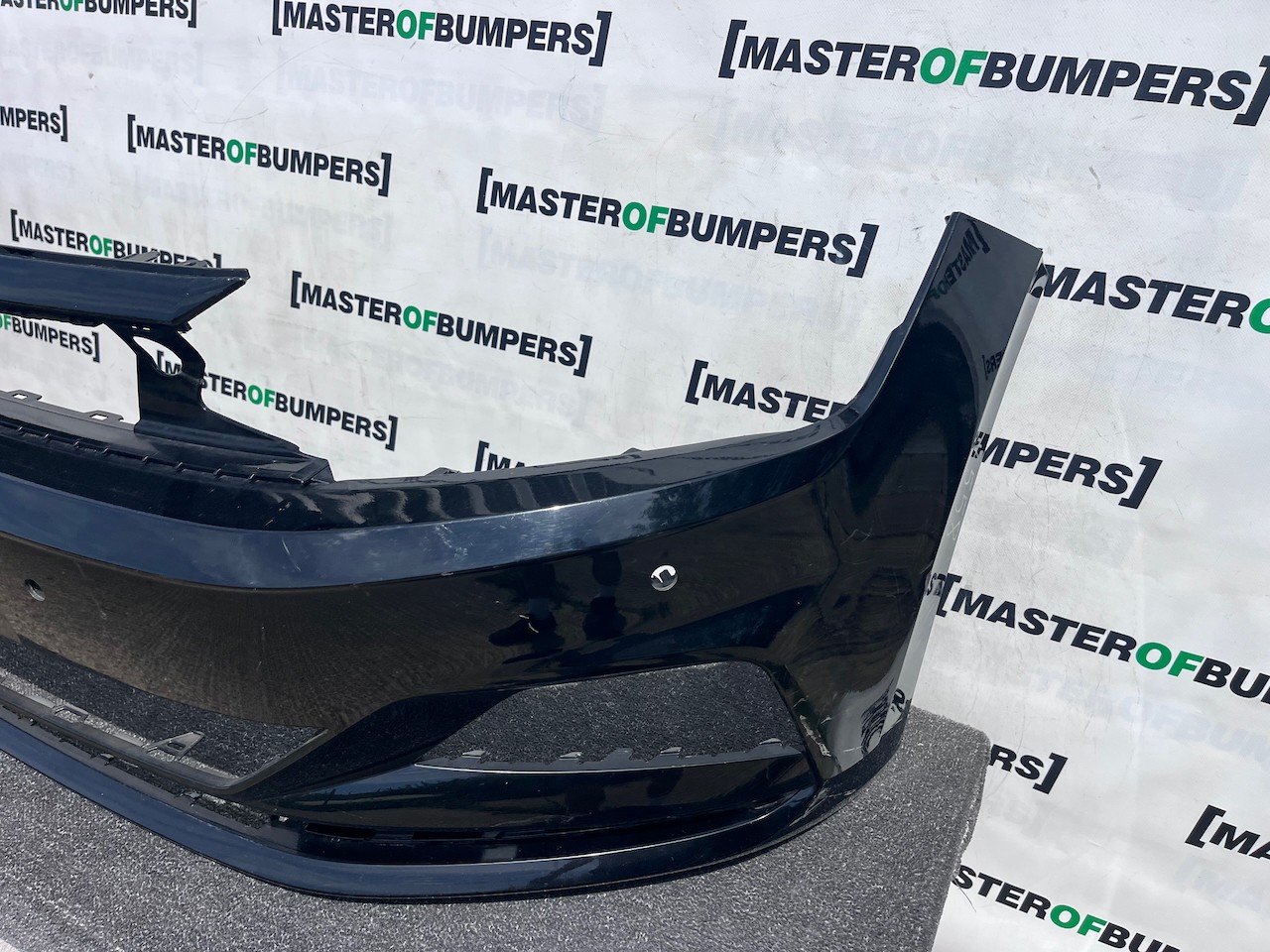 VW Polo Bluemotion Hatchback 2017-2021 Front Bumper 4 Pdc Genuine [v558]