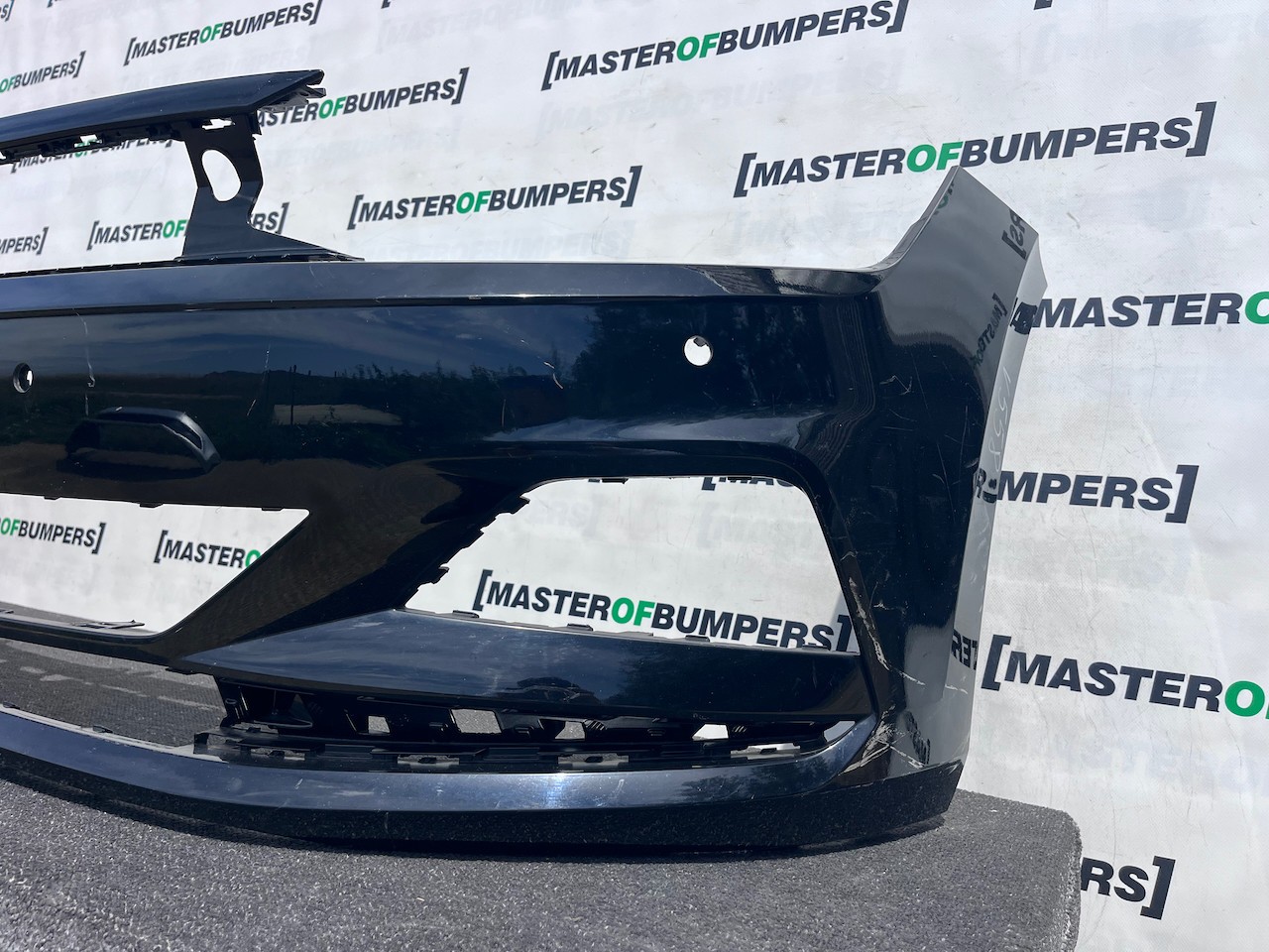 VW Polo Bluemotion Hatchback 2017-2021 Front Bumper 4 Pdc Genuine [v558]